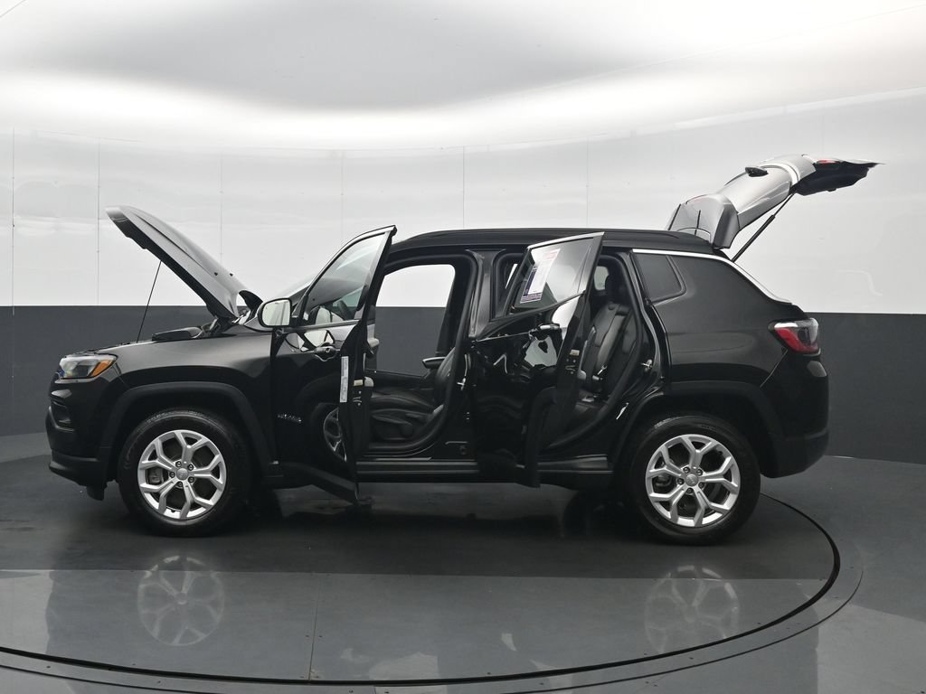Used 2024 Black Jeep Latitude image 37