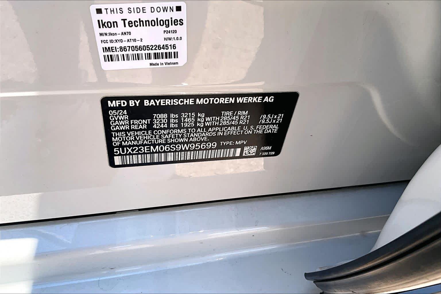 Used 2025 Mineral White Metallic BMW xDrive40i image 32