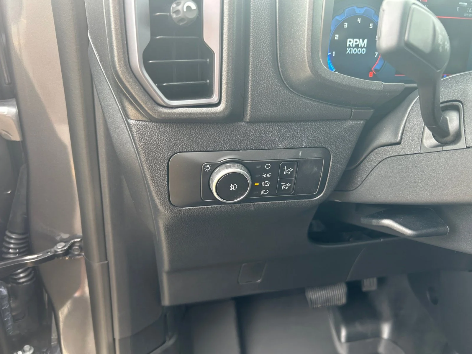 New 2026 Carbonized Grey Metallic Ford Outer Banks image 15