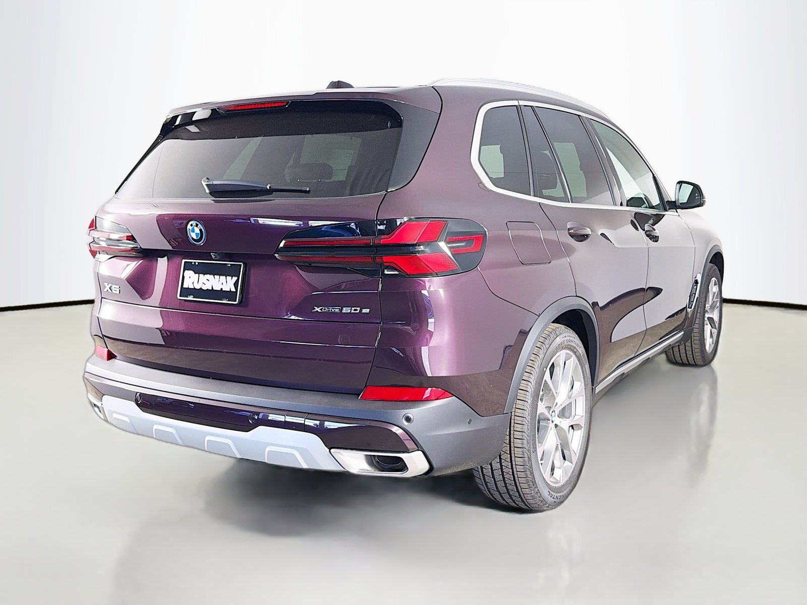 New 2026 Mora Metallic BMW xDrive50e image 7