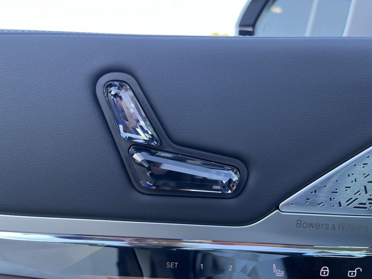 2025 BMW i7 50 - Photo 15