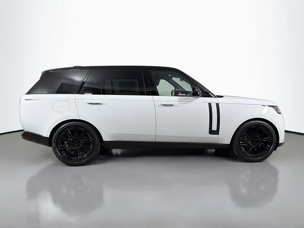 New 2026 Fuji White Land Rover SE 7 Seats image 4