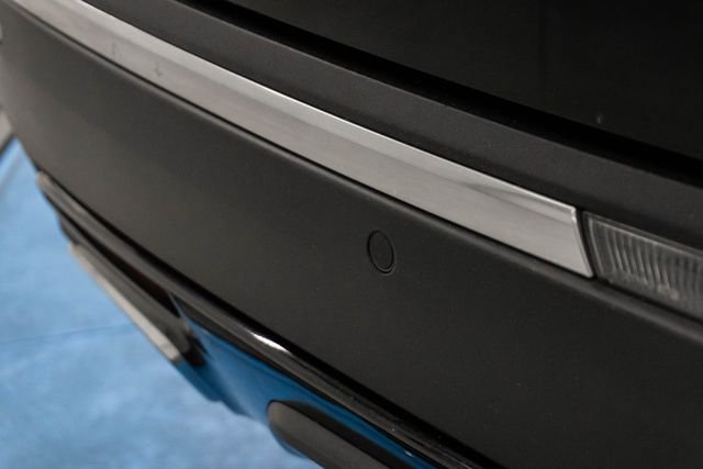 Used 2020 Black Cadillac Sport image 12