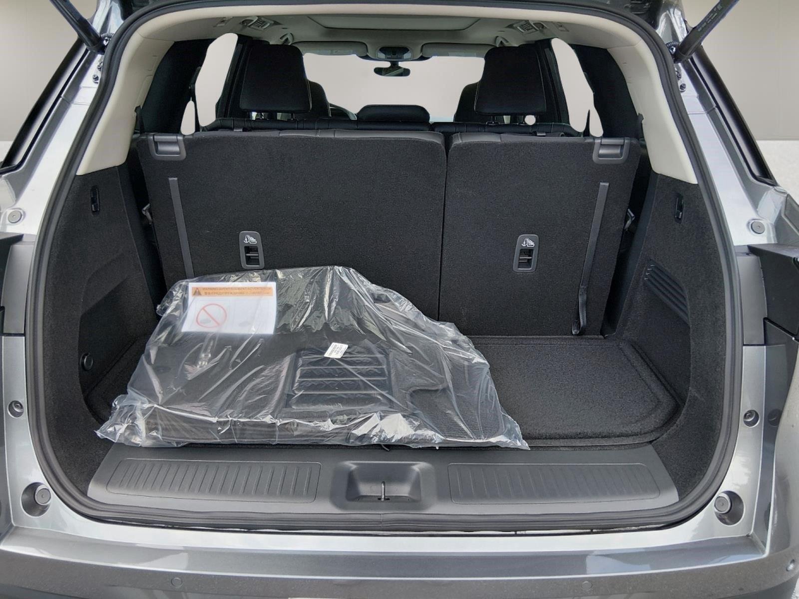 New 2027 GRAPHITE SHADOW INFINITI Luxe AWD image 16