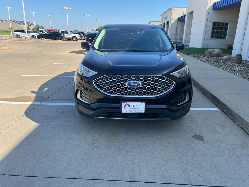 Used 2024 Agate Black Metallic Ford SEL image 3