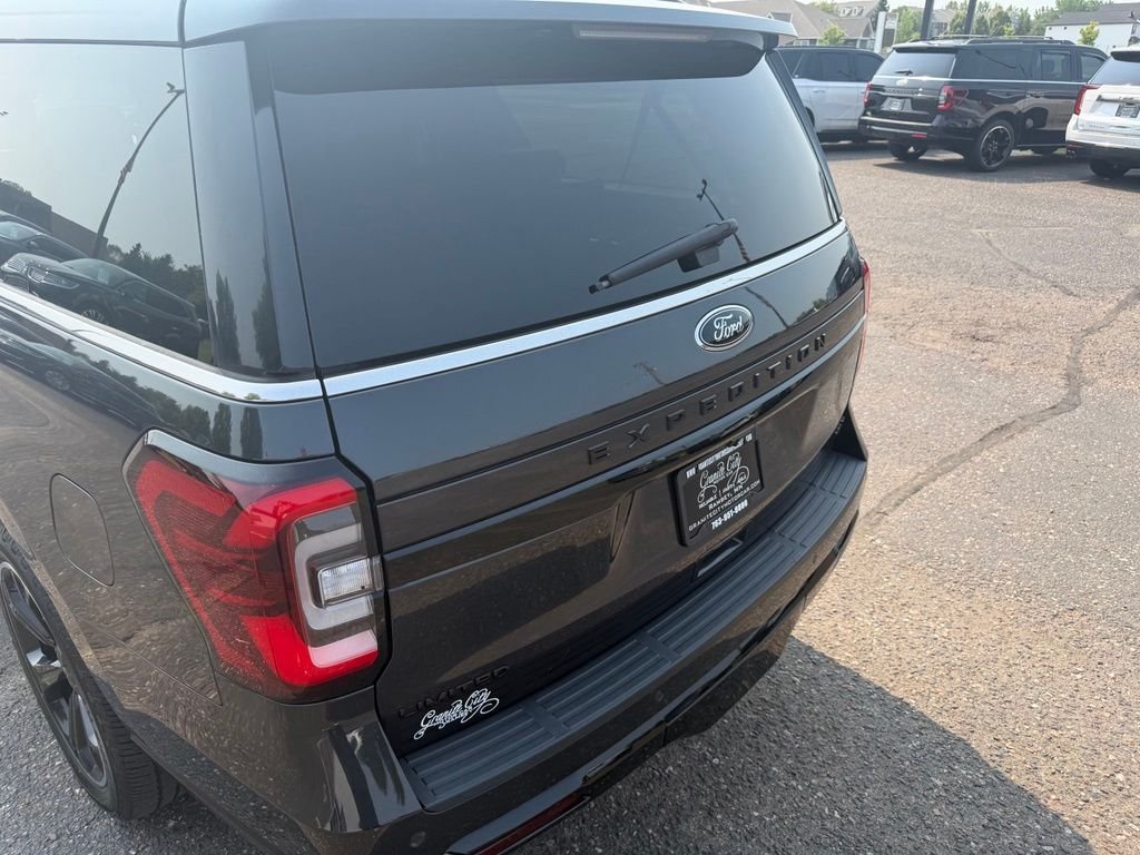 Used 2023  Ford Limited image 20