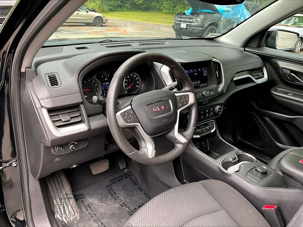 Used 2023 Ebony Twilight Metallic GMC SLE image 8