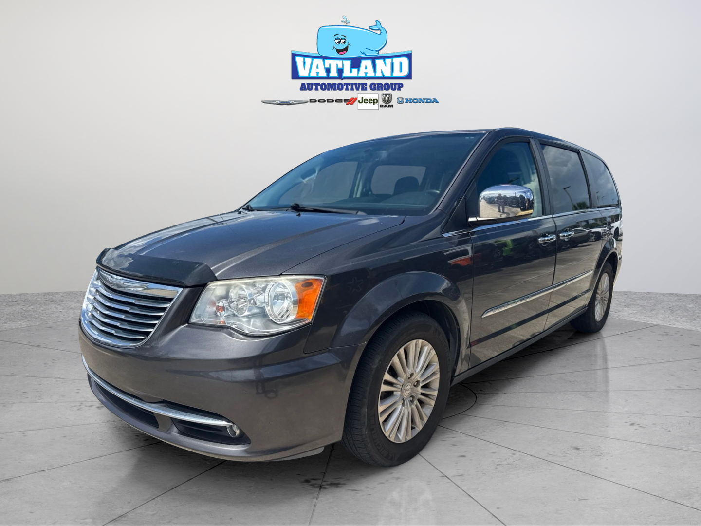 Used 2016 Gray Chrysler Limited image 38