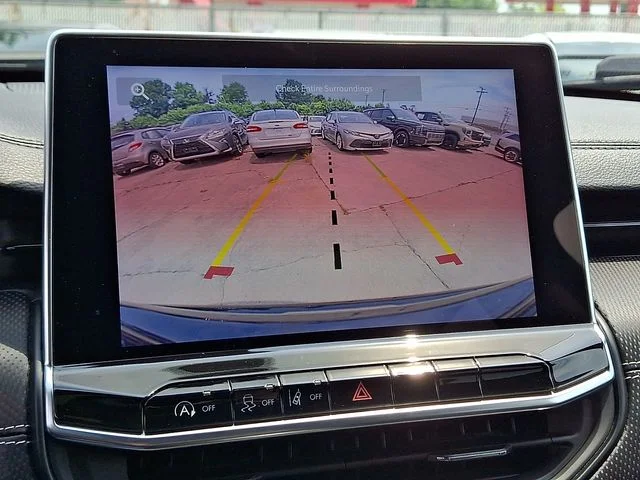 Used 2022 Black Jeep Latitude image 24