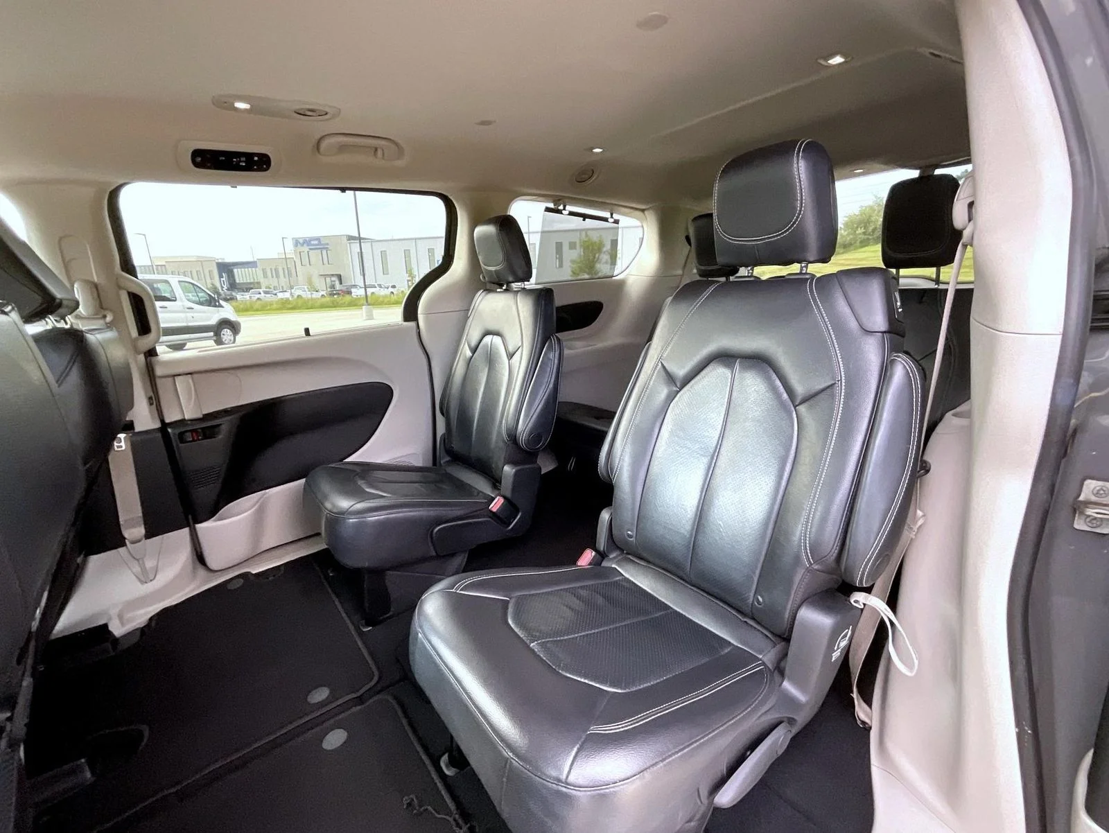 Used 2022 White Chrysler Touring L image 19