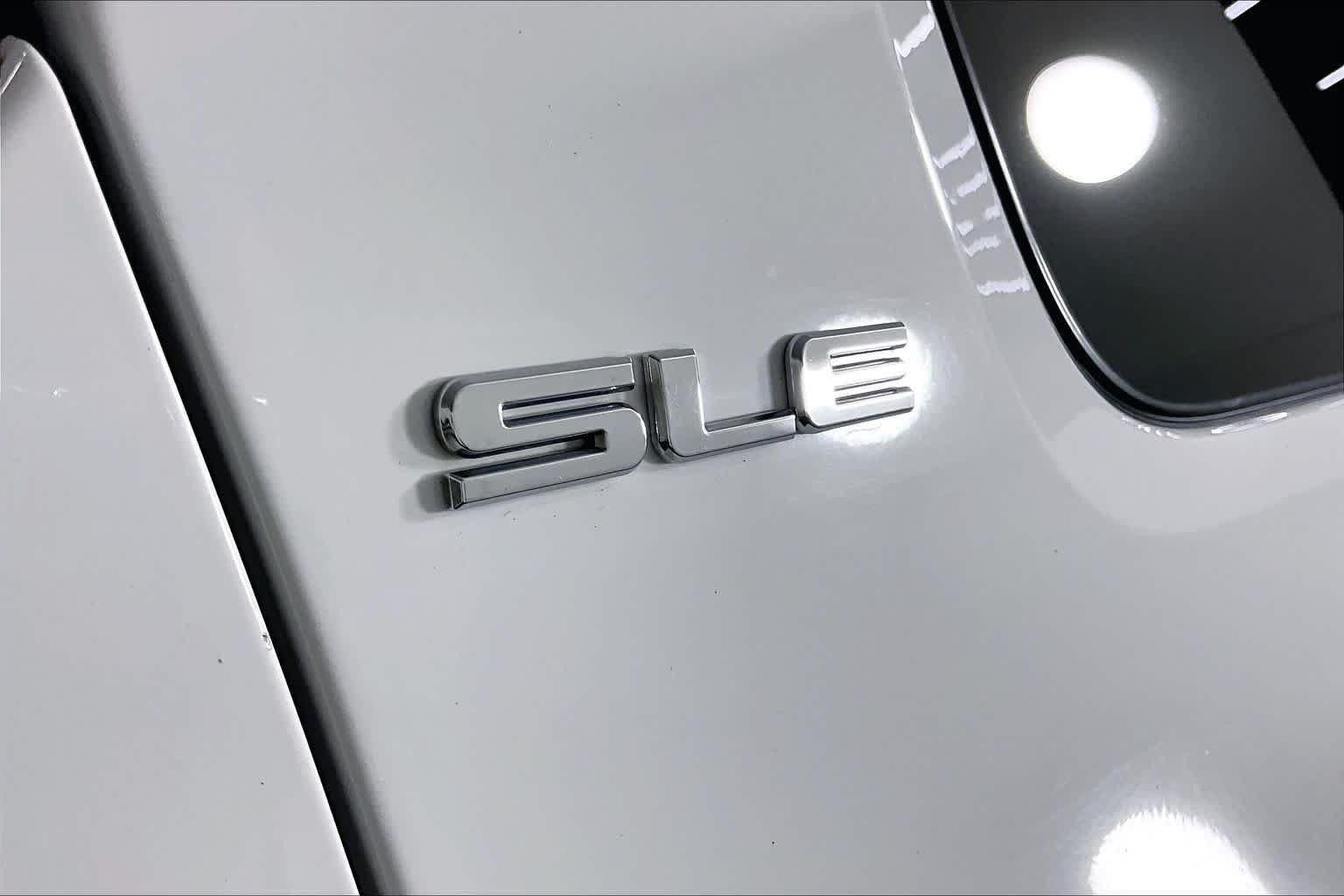Used 2019 Summit White GMC SLE image 10