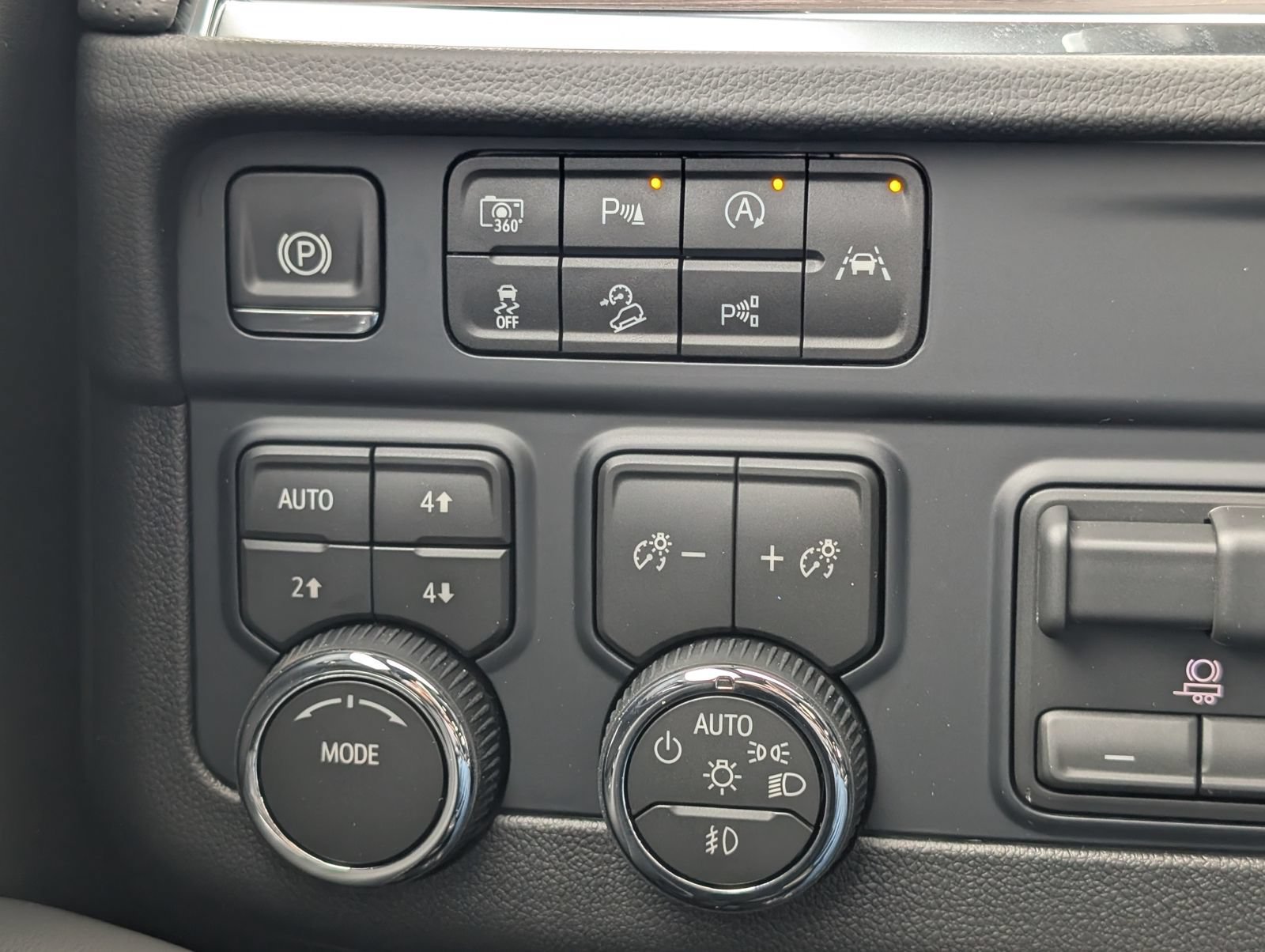 2026 Chevrolet Suburban Premier - Photo 18