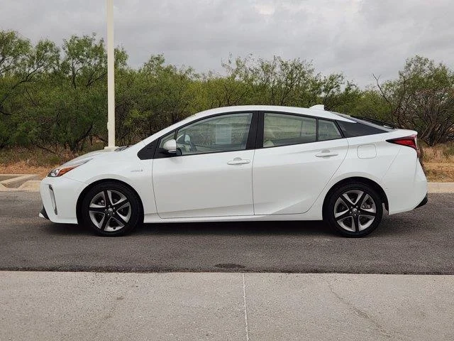 Used 2022 White . Toyota Limited image 4