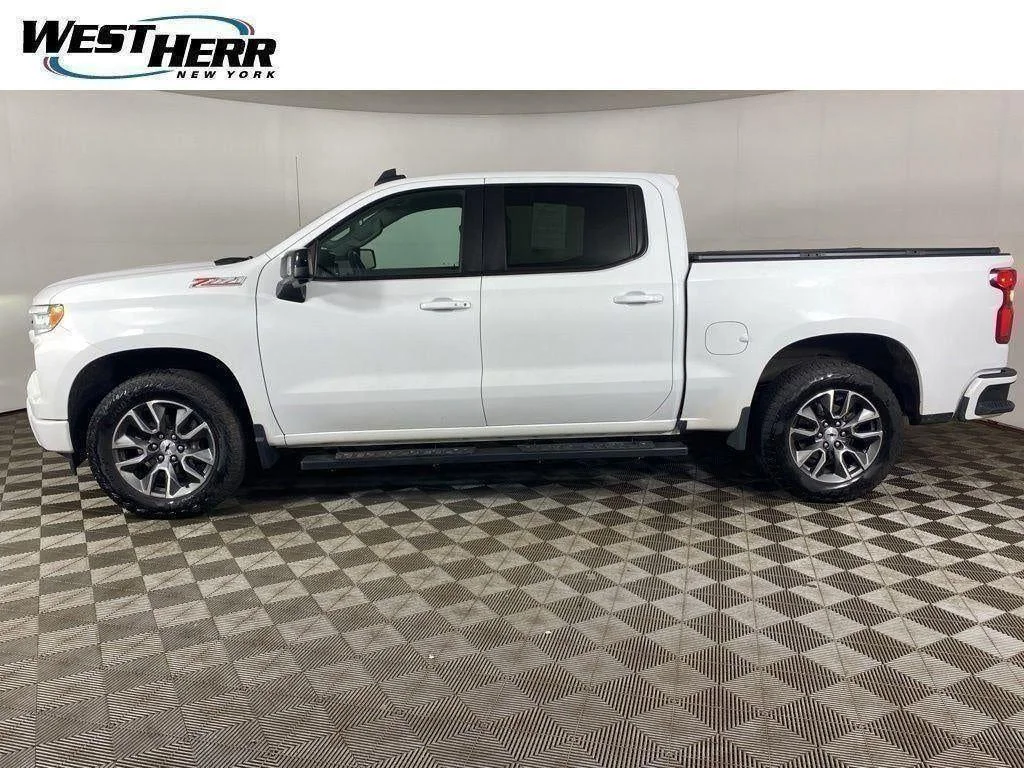 Used 2022 Summit White Chevrolet 4WD Crew Cab Short Bed RST image 43