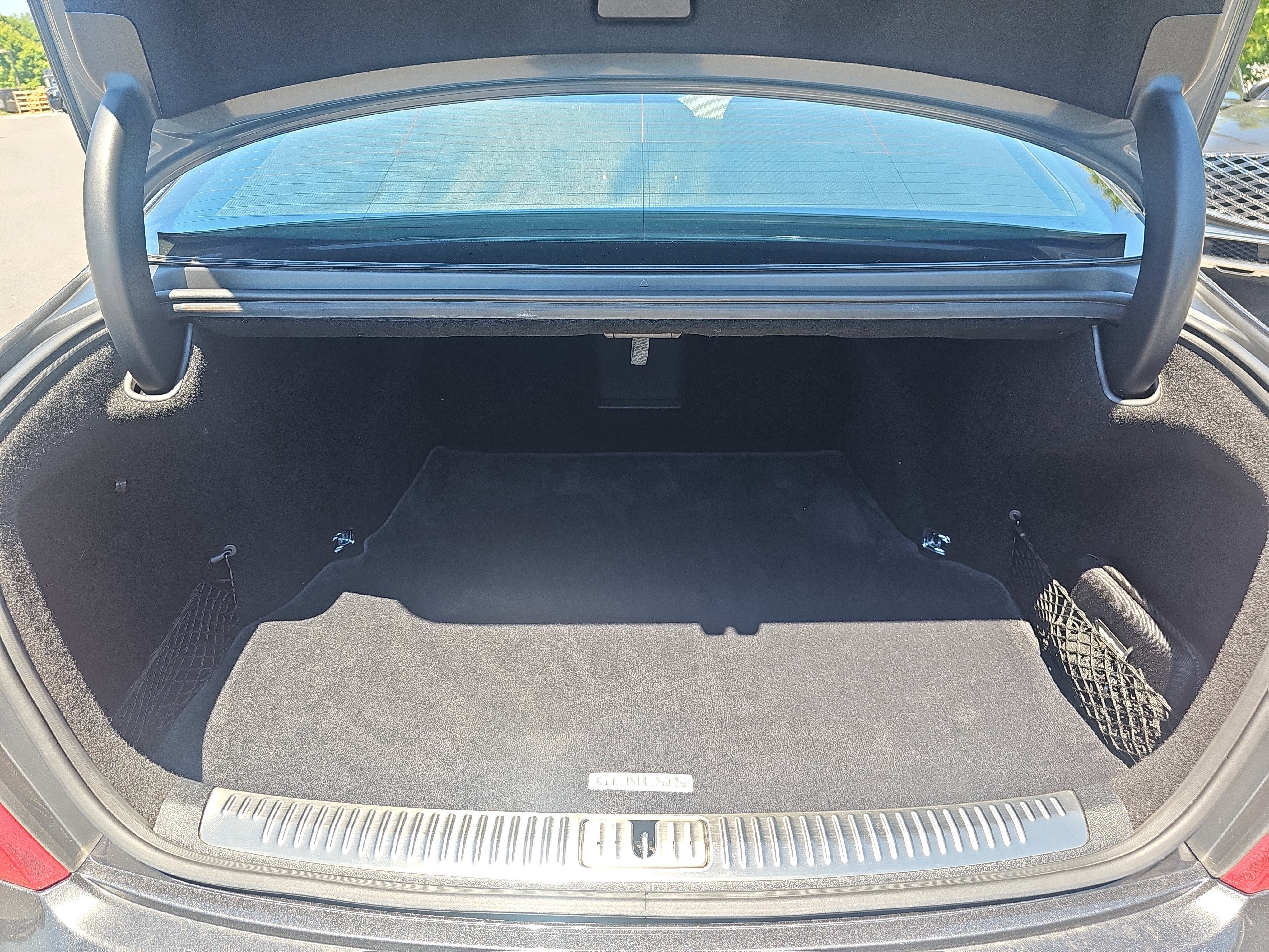 Used 2018 Gray Genesis 5.0L Ultimate image 36