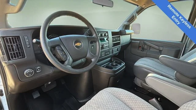 Used 2024 Summit White Chevrolet 1LT image 9