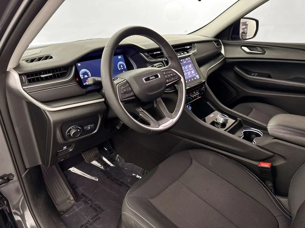 Used 2024 Gray Jeep Laredo X image 9