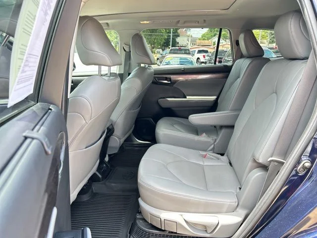 Used 2022 Gray Toyota Platinum image 18