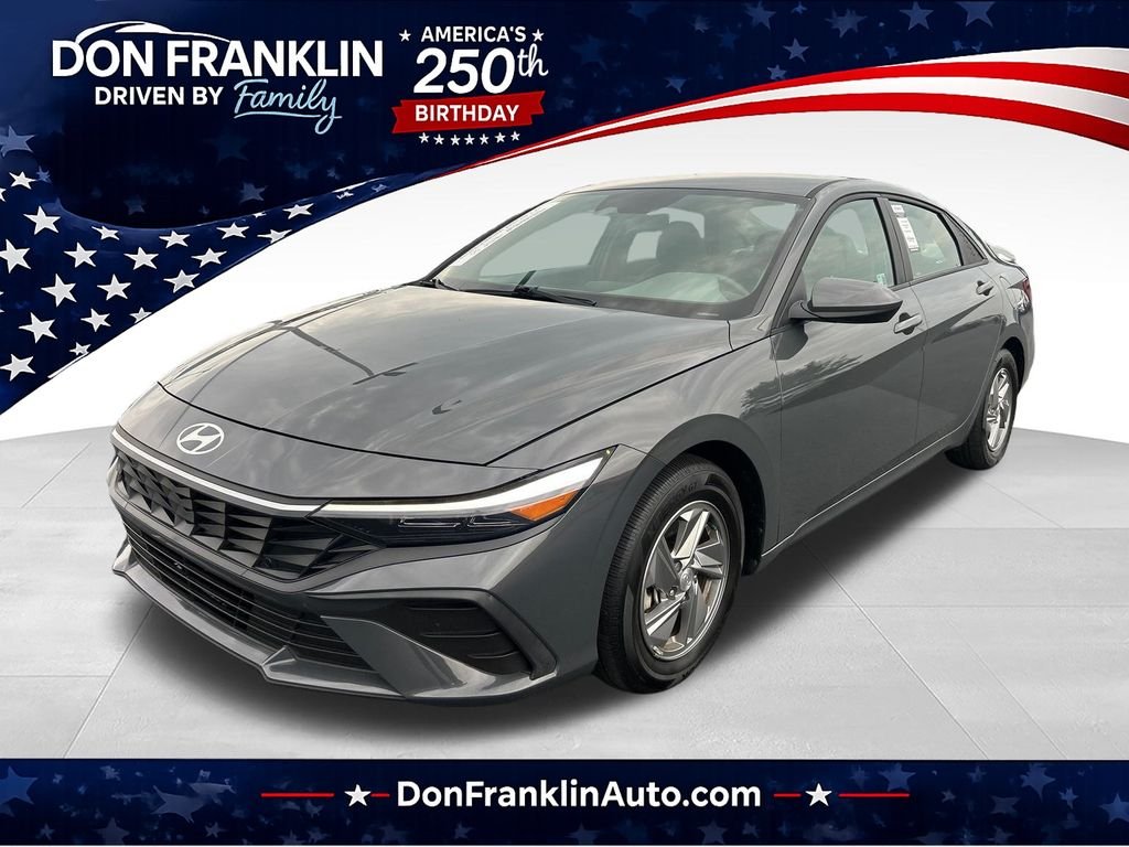 Used 2024 Gray Hyundai SE image 1