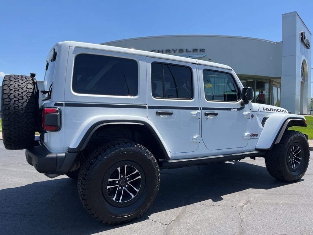 Used 2025 Bright White Clearcoat Jeep Rubicon X image 48