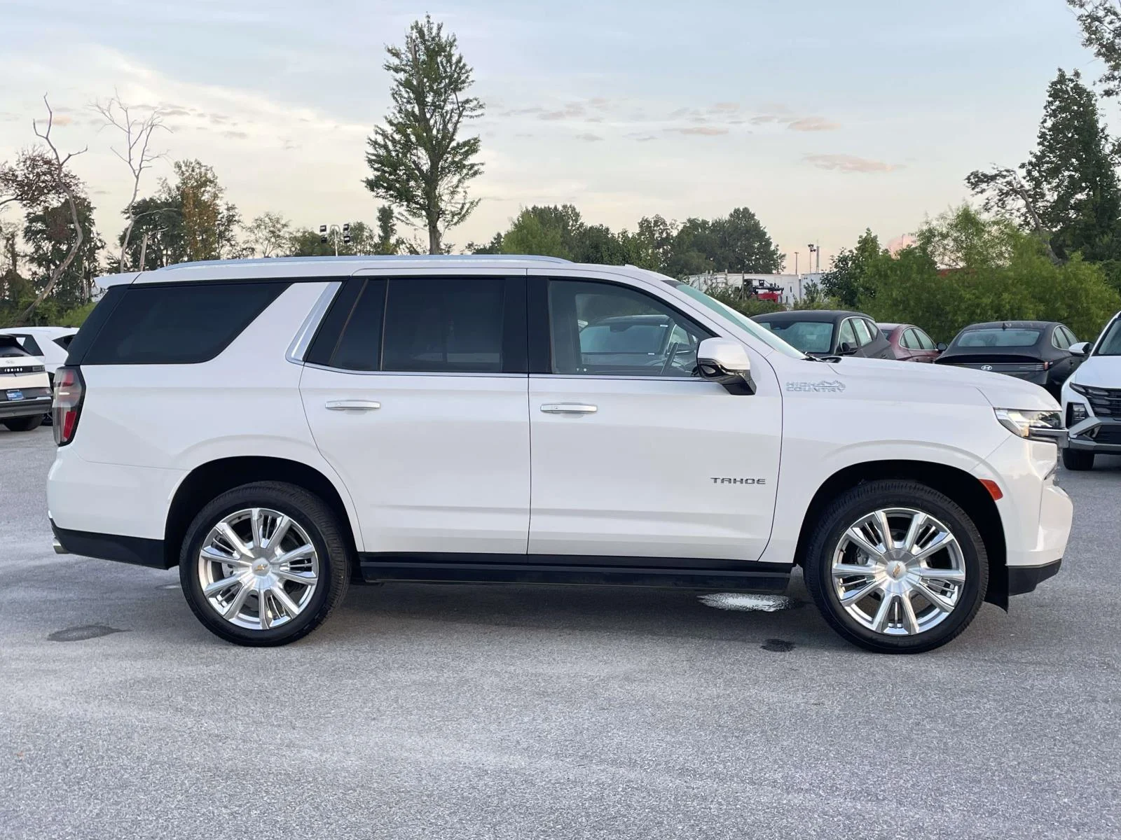 Used 2022 Iridescent Pearl Tricoat Chevrolet High Country image 27