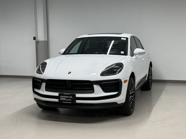 2026 Porsche Macan -'s photo