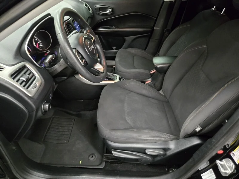 Used 2018 Diamond Black Crystal Pearlcoat Jeep Sport image 7