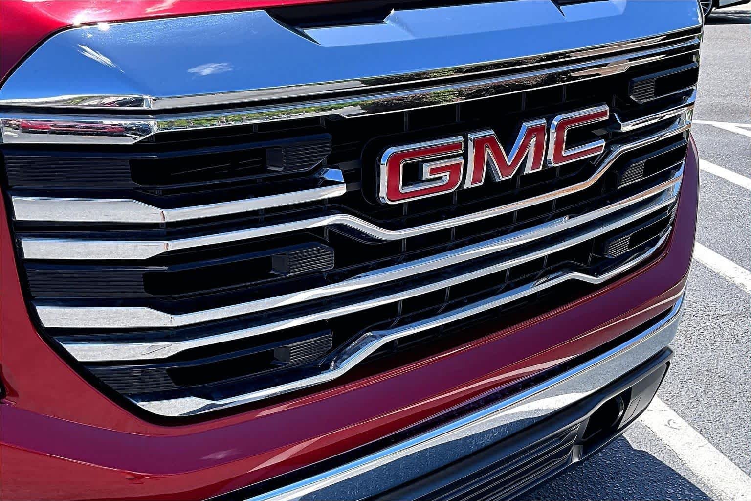 Used 2023 Volcanic Red Tintcoat GMC SLT image 29