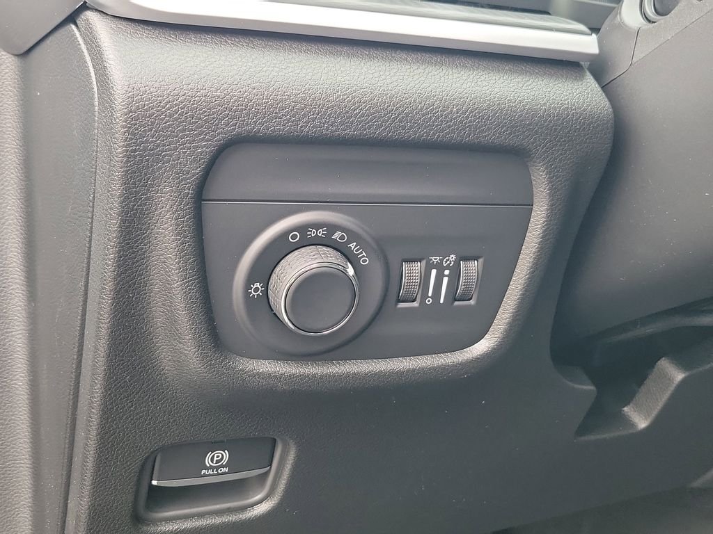 New 2026 Diamond Black Crystal Pearlcoat Jeep Laredo X image 17