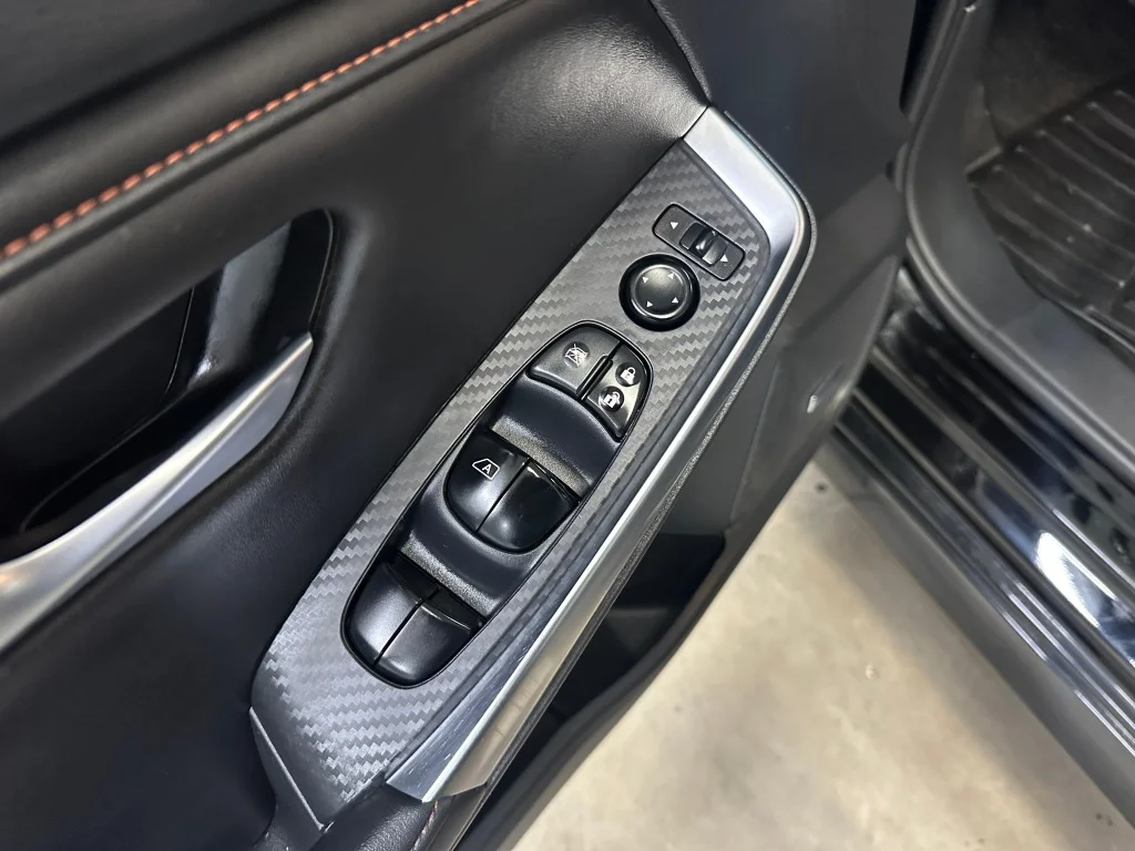Used 2023 Super Black Nissan SR image 6