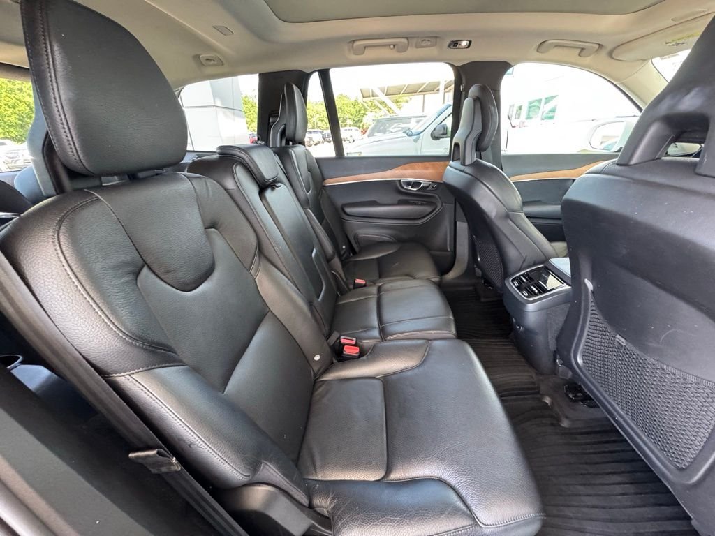 Used 2021  Volvo T6 Momentum image 24