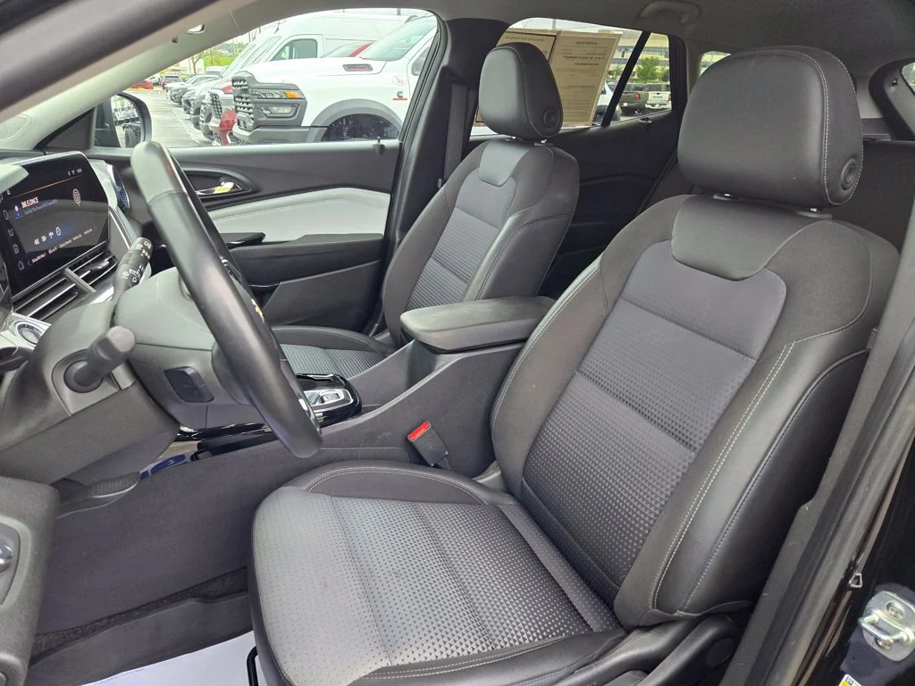 Used 2025 Black Chevrolet LT image 16
