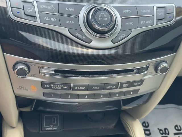 Used 2019 White INFINITI LUXE image 31