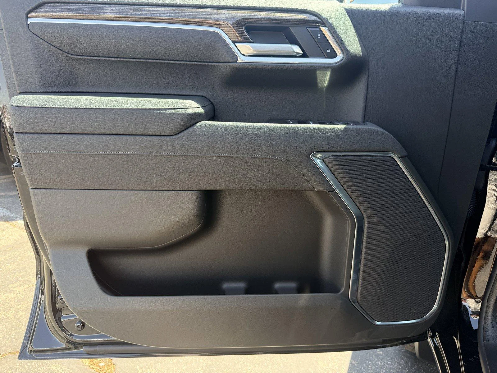 Used 2026 Onyx Black GMC Elevation image 18