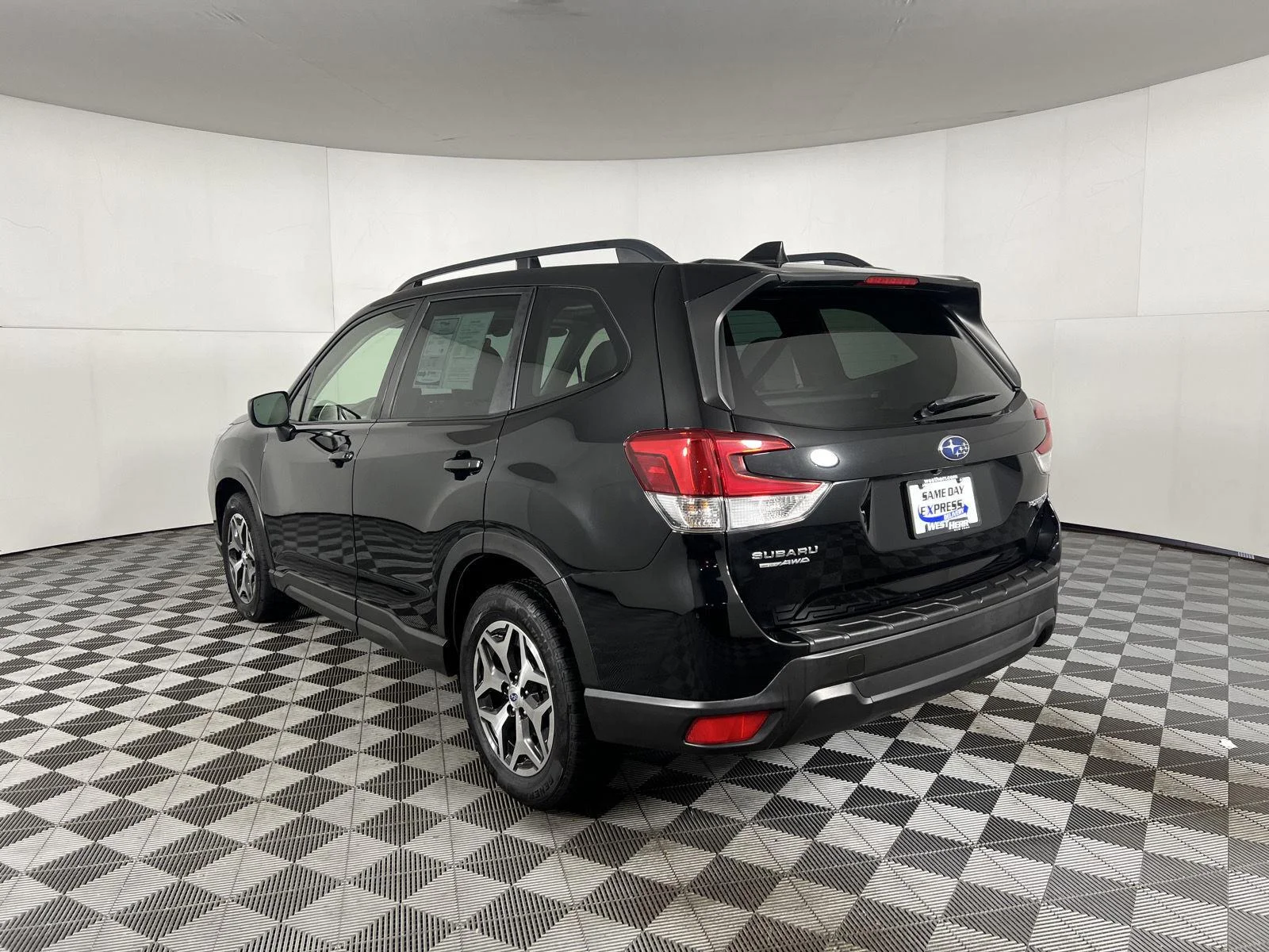 Used 2021 Crystal Black Silica Subaru Premium image 6