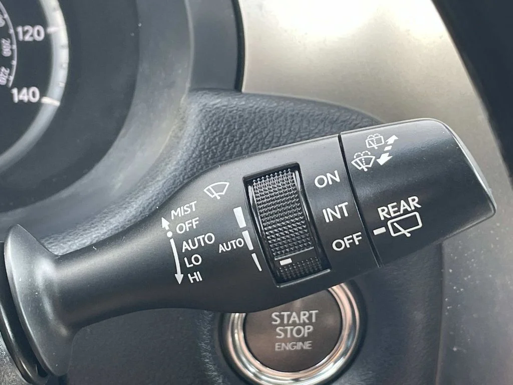 Used 2023 White Lexus 460 image 33