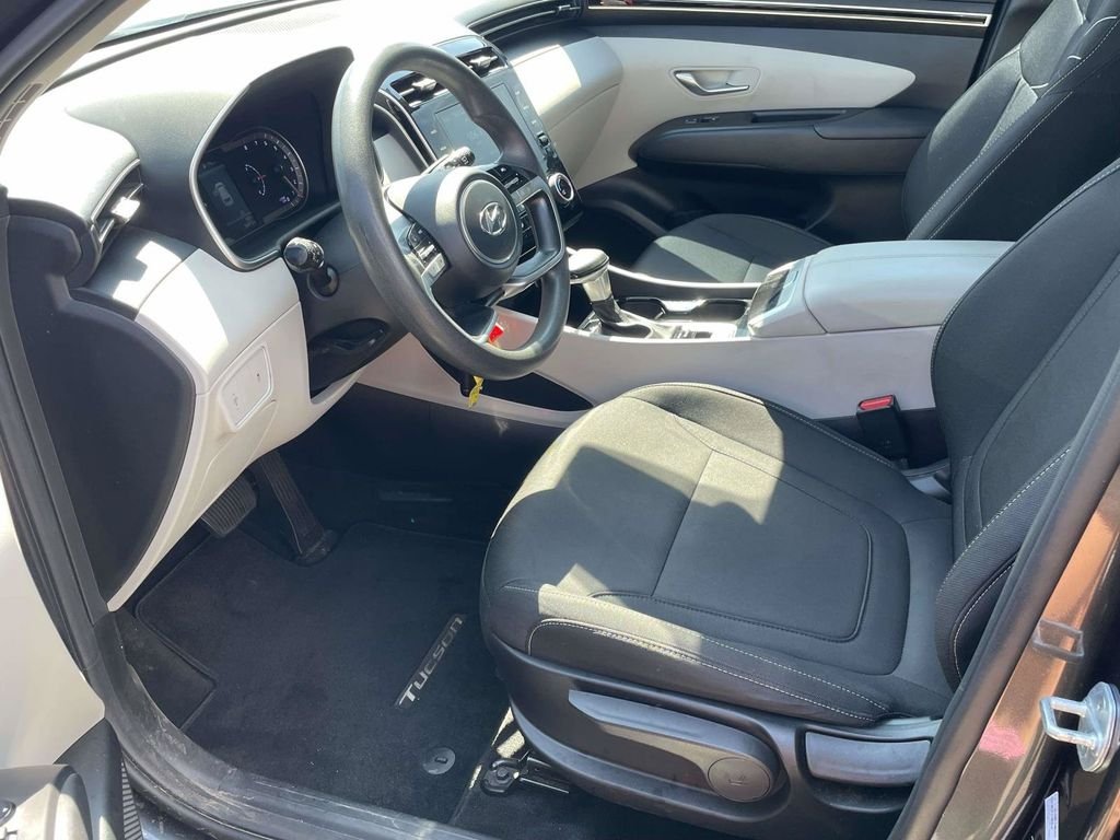 Used 2022 Gray Hyundai SE image 13