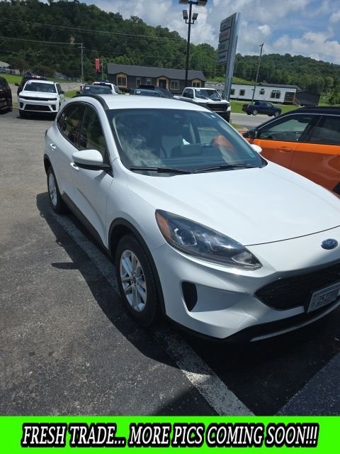 Used 2020 White Ford SE image 1