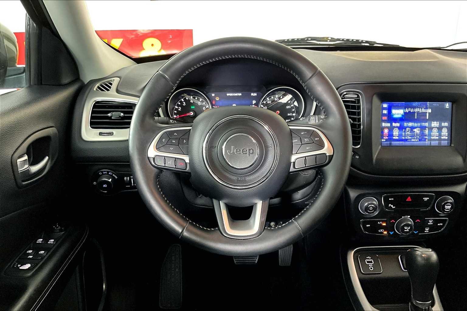 Used 2018 Olive Green Pearlcoat Jeep Latitude image 6