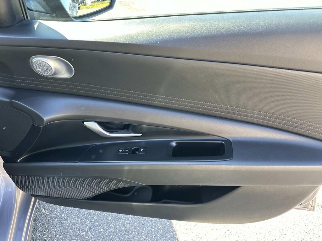 Used 2024  Hyundai SE image 12