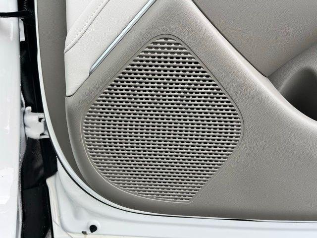 New 2026 White Hyundai SEL Premium FWD image 18