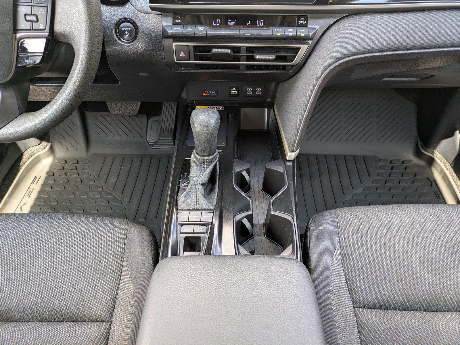 Used 2025  Toyota SE image 18