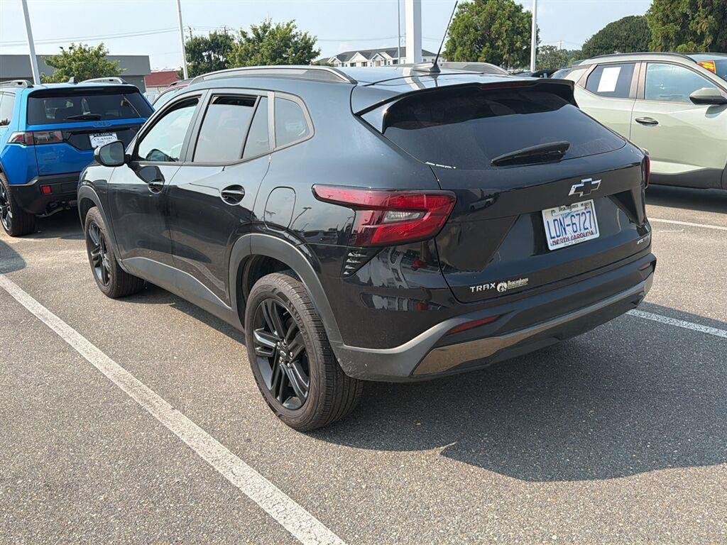 Used 2025 Mosaic Black Metallic Chevrolet ACTIV image 13
