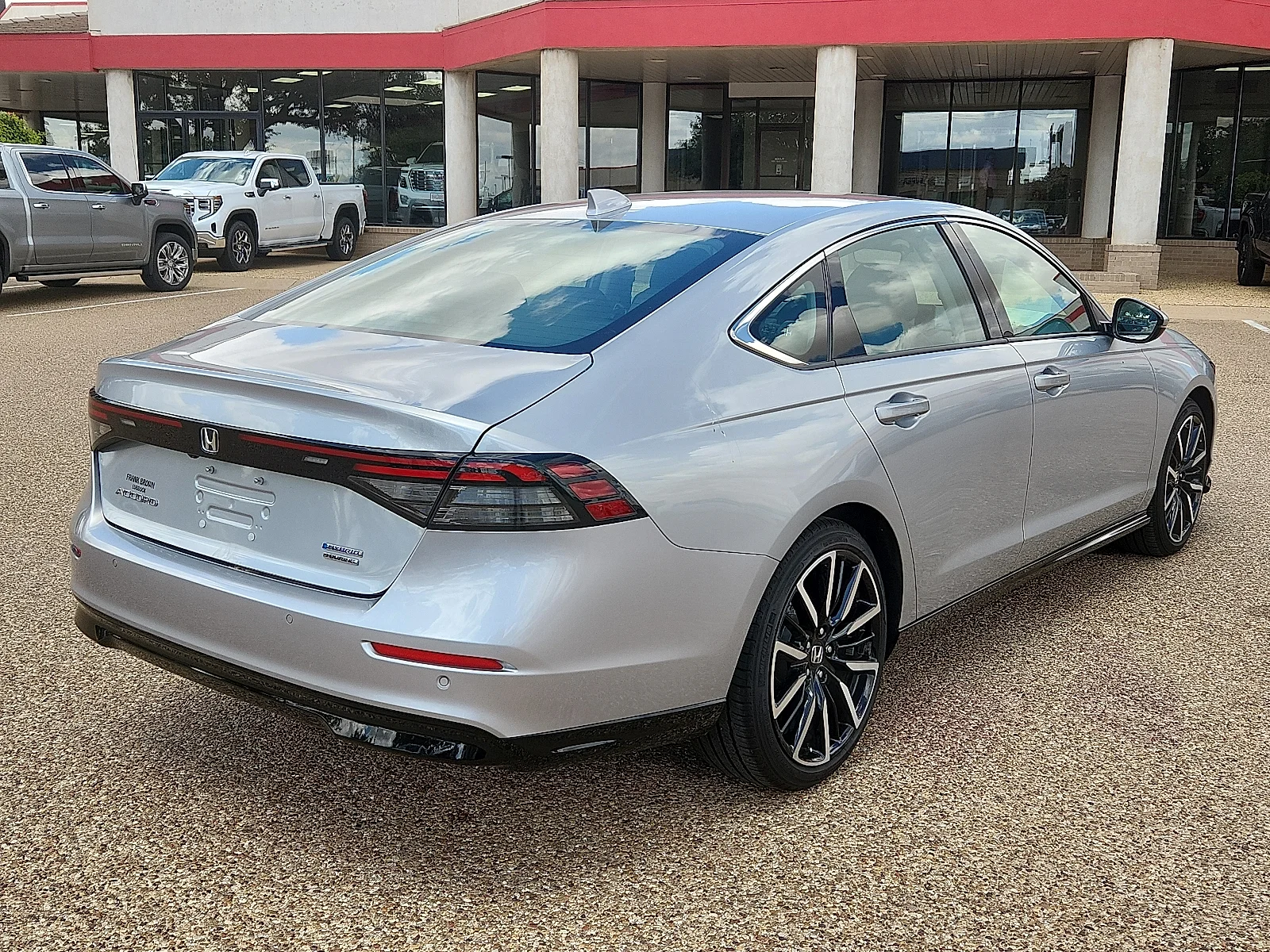 Used 2025 Solar Silver Metallic Honda Touring image 4