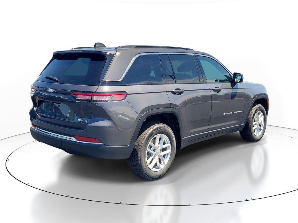 New 2026 Baltic Gray Metallic Clear-Coat Exterior Paint Jeep Laredo X image 4