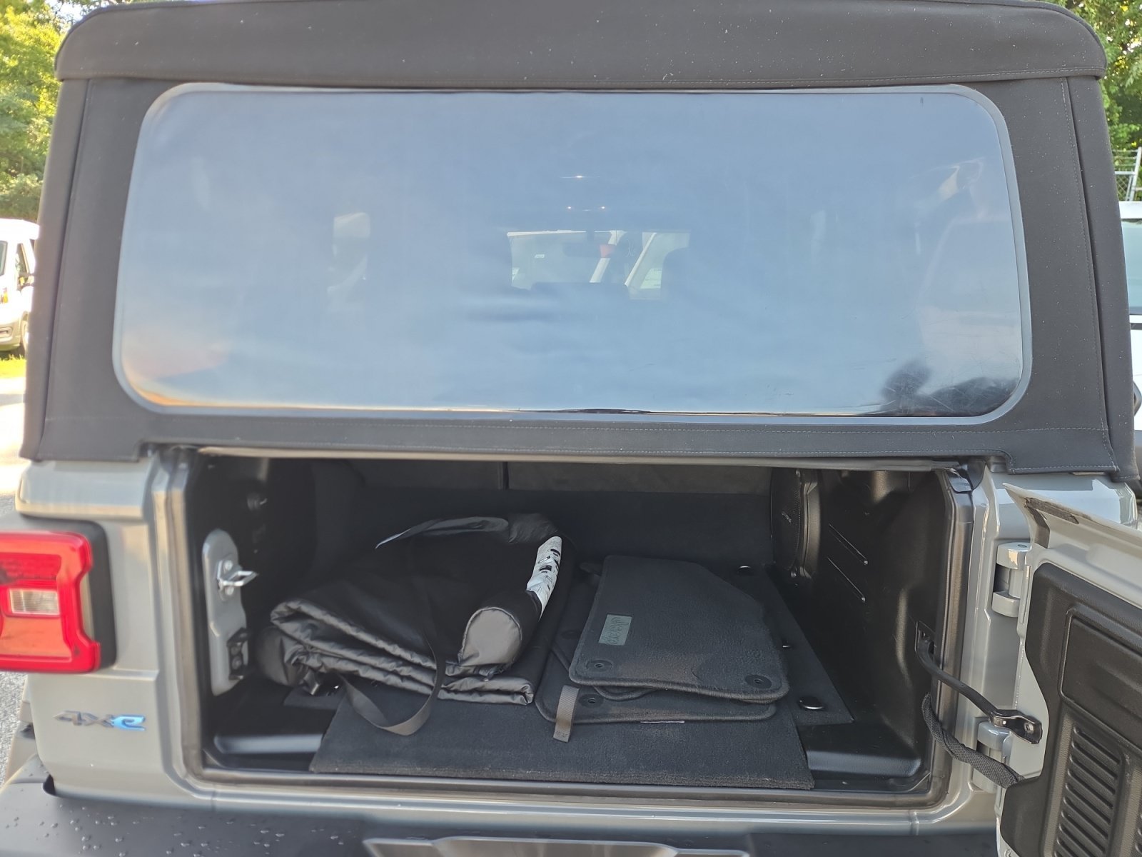 2022 Jeep Wrangler Unlimited Rubicon 4XE - Photo 17