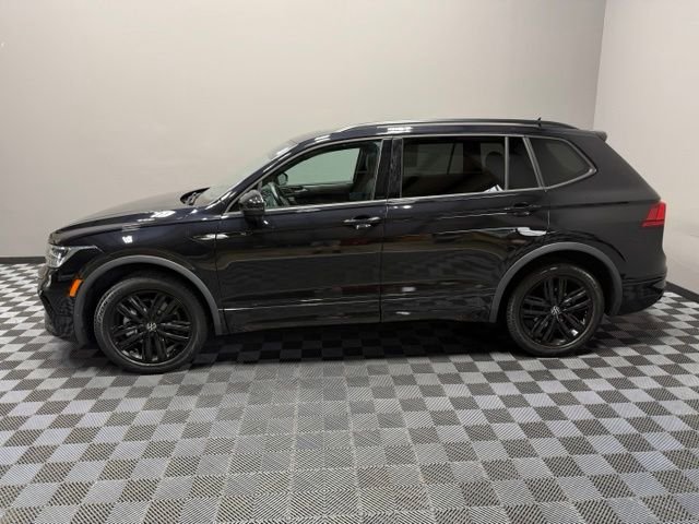 Certified Used 2022 Deep Black Pearl Effect Volkswagen 2.0T SE R-Line Black image 6