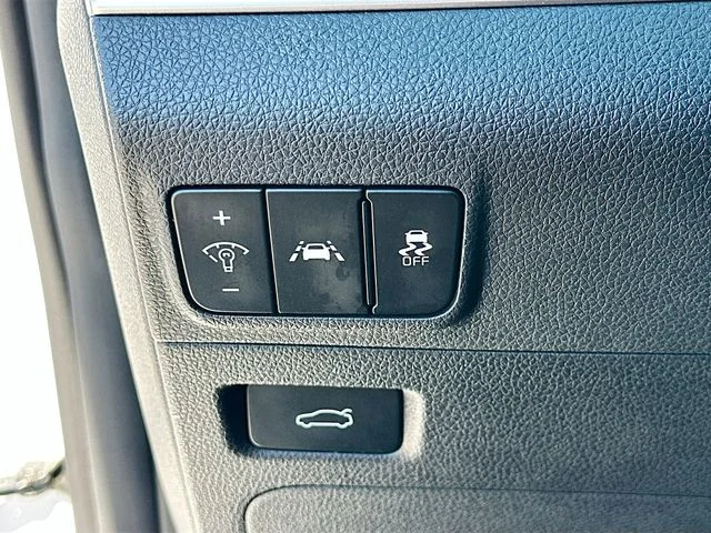 Used 2024 White Kia GT-Line image 10