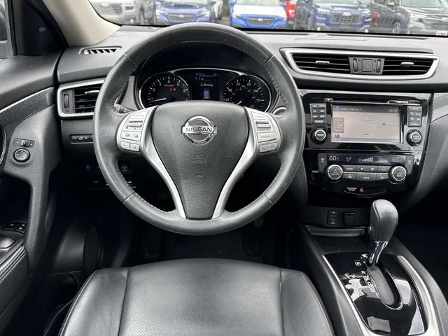 Used 2015 Red Nissan SL image 15