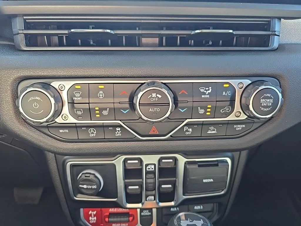 2025 Jeep Wrangler 4-Door Willys - Photo 12
